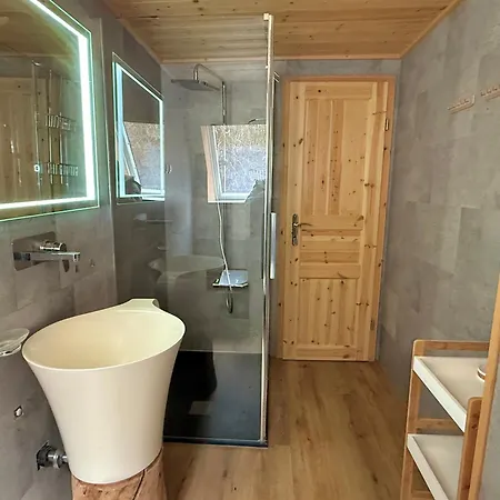 Village Počitniška hiša