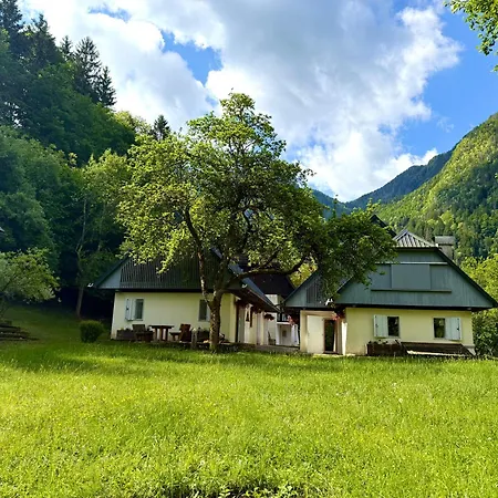 Nyaraló Village Soča